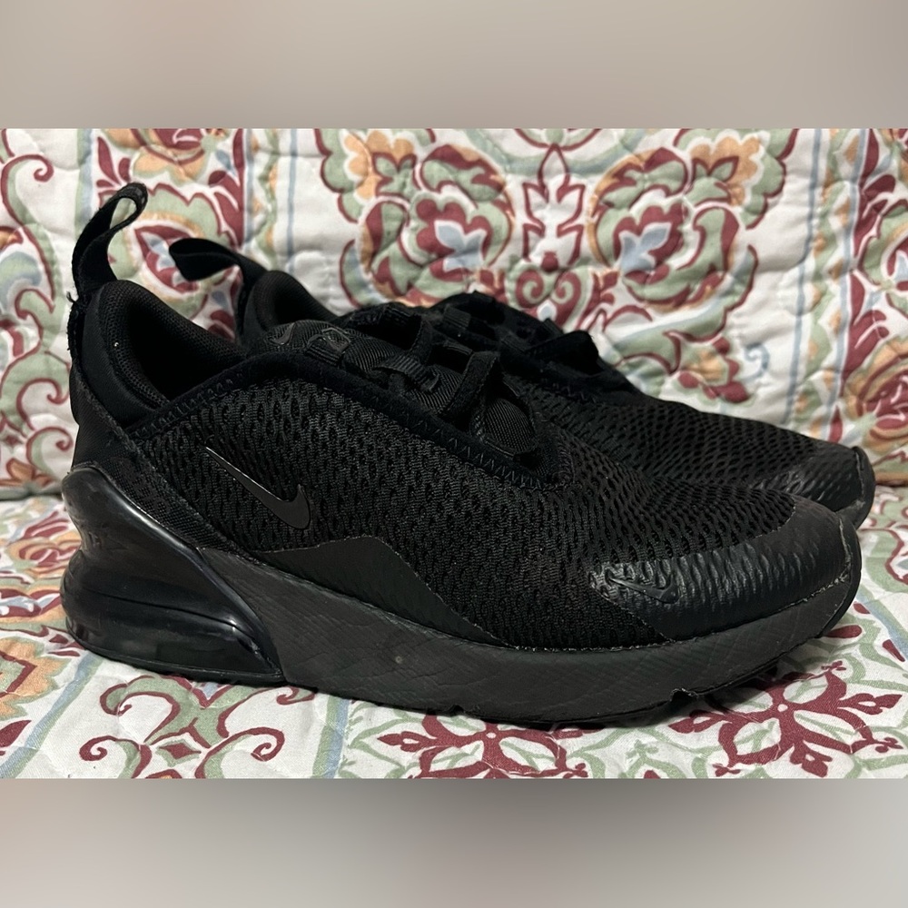Nike 270 1Y (youth/little kid size)- all black
